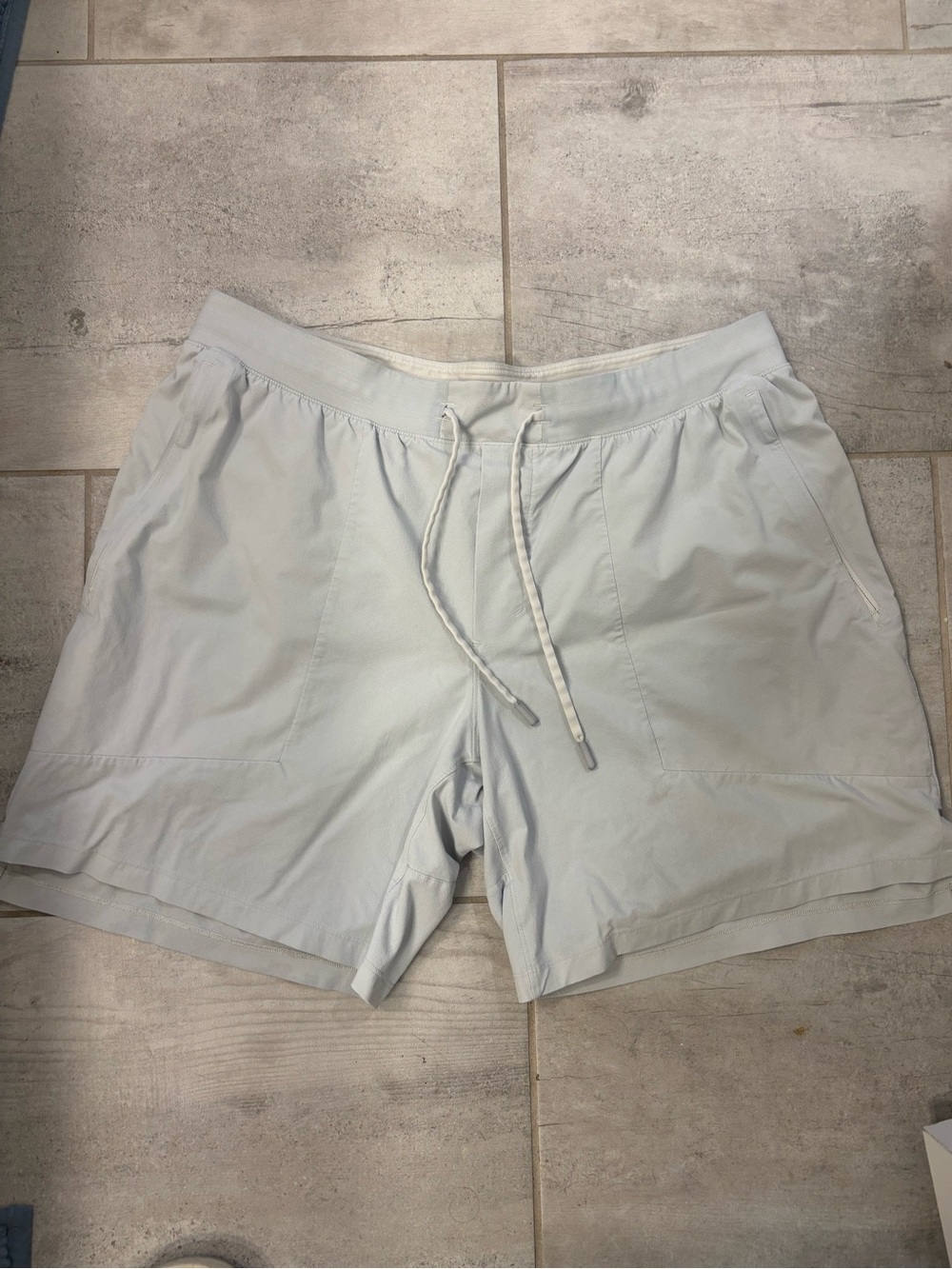 lululemon License to train short. Linen color. XL. 7’ inseam